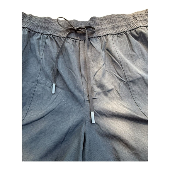 Athleta Size 2x Trekkie North Mid Rise Short Black NWT - Picture 6 of 12